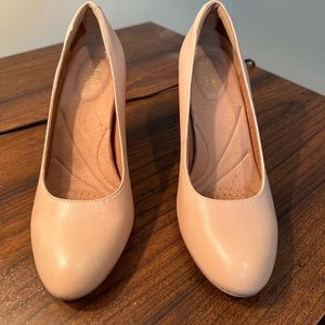 Clarks Nude/Light Pink Heels